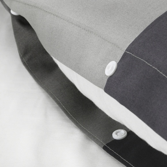 IKEA BRUNKRISSLA Duvet cover and pillowcase(s), Set Black, King, Cotton NEW - Picture 4 of 8